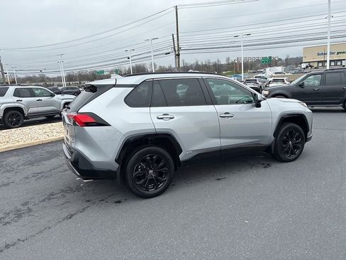 Used 2024 Toyota RAV4 SE w/ Convenience Package image 7