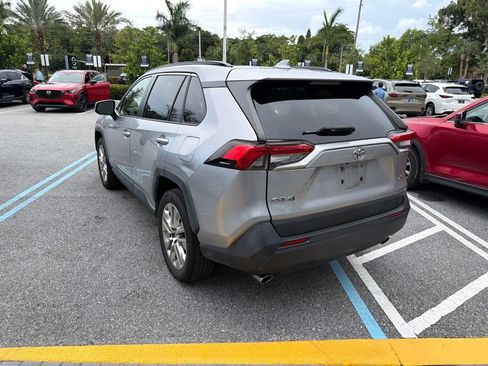 Used 2019 Toyota RAV4 XLE Premium FWD image 11