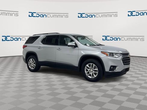 Used 2021 Chevrolet Traverse LT image 2