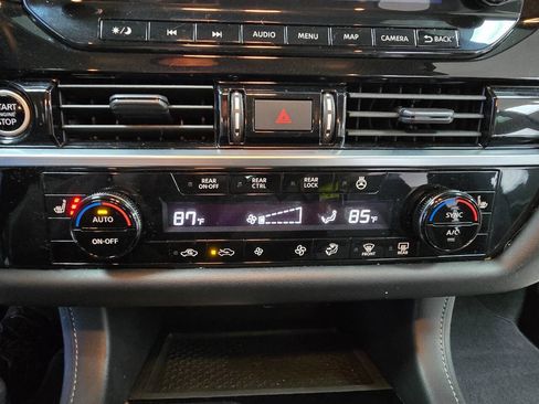 Used 2023 Nissan Pathfinder SL image 29