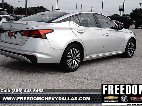 Used 2024 Nissan Altima 2.5 SV FWD image 37