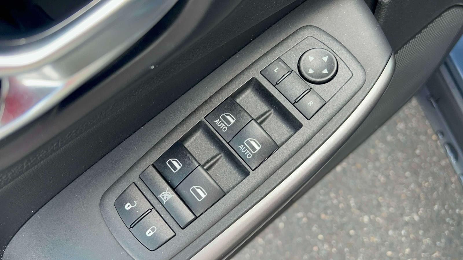 Used 2021 Jeep Cherokee Limited w/ Mopar Interior Package AWD/4WD image 16