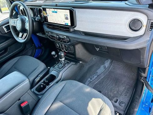 Used 2024 Jeep Wrangler Sahara image 28