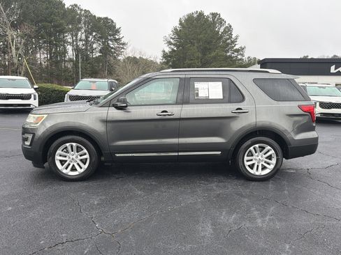 Used 2016 Ford Explorer XLT w/ Equipment Group 202A image 4