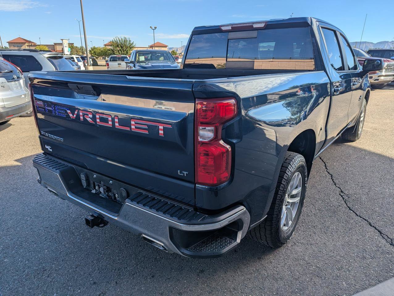 Used 2021 Chevrolet Silverado 1500 LT w/ Z71 Off-Road Package AWD/4WD image 5