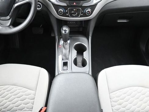 Used 2021 Chevrolet Equinox LS w/ LS Convenience Package image 17