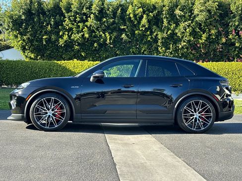 New 2026 Porsche Macan 4S Electric image 2