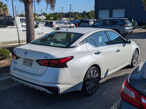 Certified 2023 Nissan Altima 2.5 SL FWD image 2