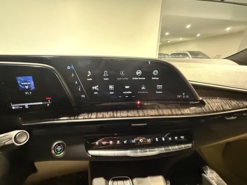 Used 2023 Cadillac Escalade Premium Luxury AWD/4WD image 24