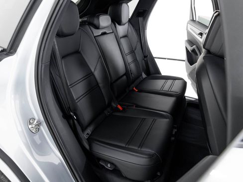 Used 2024 Porsche Cayenne image 45