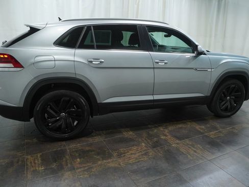 Used 2022 Volkswagen Atlas Cross Sport SE AWD/4WD image 3