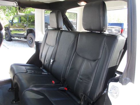 Used 2016 Jeep Wrangler Unlimited Rubicon w/ Max Tow Package AWD/4WD image 26