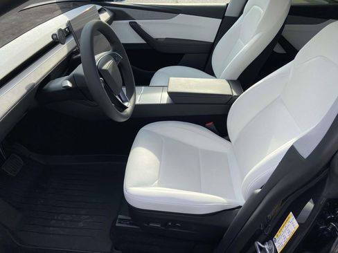 Used 2026 Tesla Model Y 2WD image 17