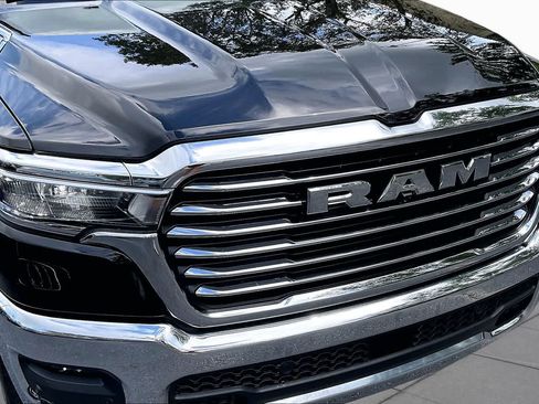Used 2025 RAM 1500 Laramie AWD/4WD image 29