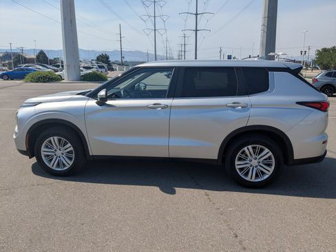 Used 2024 Mitsubishi Outlander ES AWD/4WD image 7