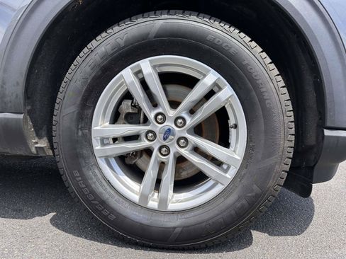 Used 2023 Ford Explorer XLT w/ Equipment Group 202A AWD/4WD image 7