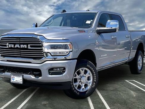 Used 2024 RAM 2500 Laramie AWD/4WD image 1