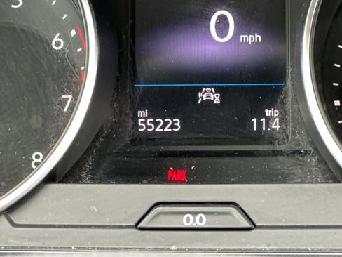 Used 2020 Volkswagen Tiguan SE w/ Panoramic Sunroof Package image 26