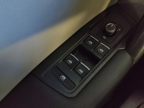 Used 2021 Volkswagen Tiguan SE w/ Panoramic Sunroof Package FWD image 27