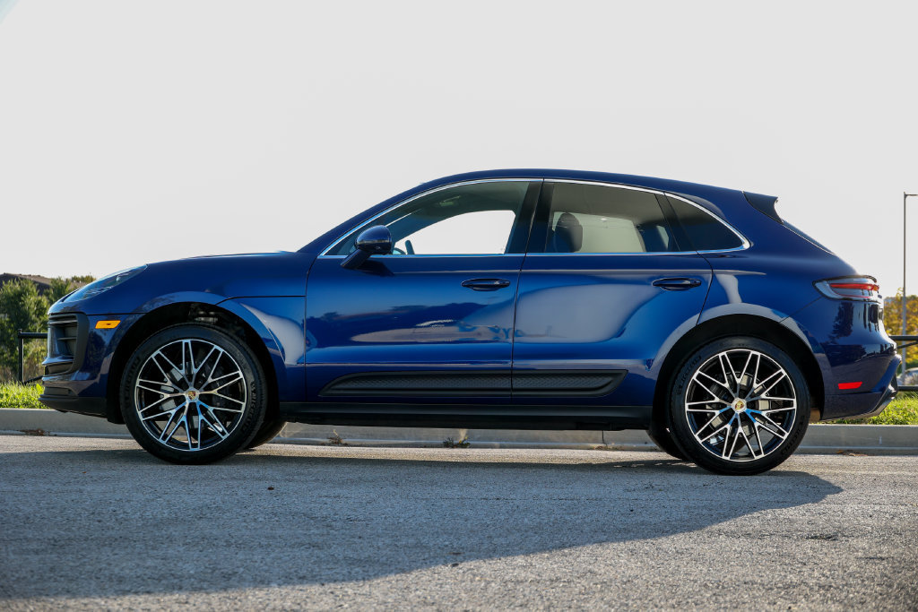 Certified 2026 Porsche Macan AWD/4WD image 2