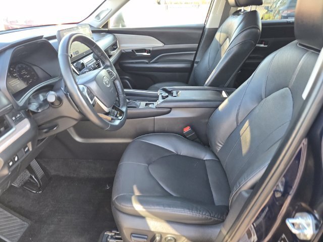 Used 2025 Toyota Grand Highlander AWD image 20