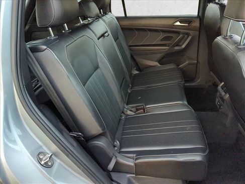 Certified 2022 Volkswagen Tiguan SE R-Line image 22