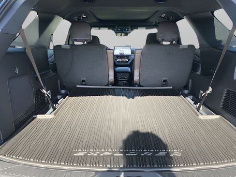 New 2026 Ford Explorer Platinum image 8