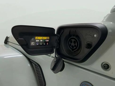 Used 2024 Jeep Wrangler Unlimited AWD/4WD image 92