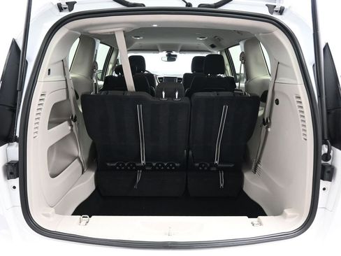 Used 2023 Chrysler Voyager LX image 56