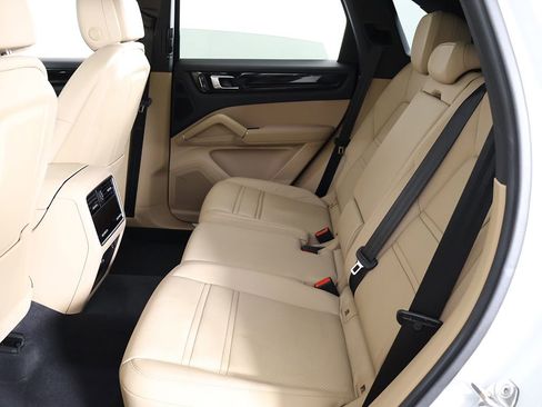 Used 2023 Porsche Cayenne AWD/4WD image 39