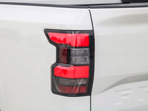 New 2025 Nissan Frontier SV w/ SV Convenience Package RWD image 9