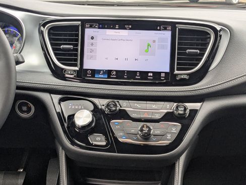 New 2026 Chrysler Pacifica Limited w/ S Appearance Package image 16