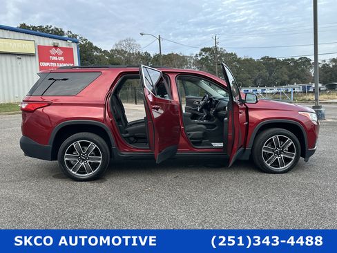 Used 2021 Chevrolet Traverse LT image 33