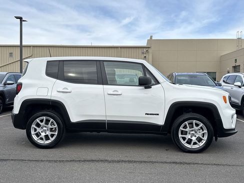 Used 2023 Jeep Renegade Latitude image 8
