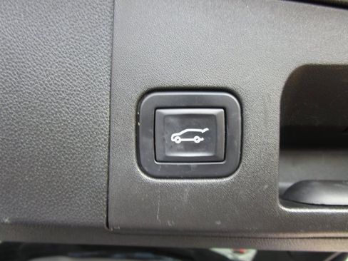 Used 2017 Cadillac XT5 Luxury image 23