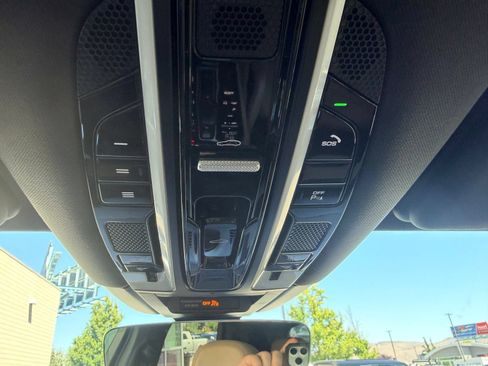 Used 2021 Porsche Cayenne AWD/4WD image 13