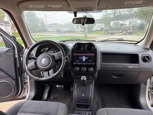 Used 2011 Jeep Patriot Latitude AWD/4WD image 9