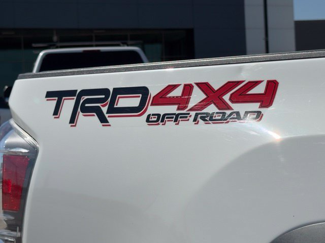 Used 2022 Toyota Tacoma TRD Off-Road AWD/4WD image 11