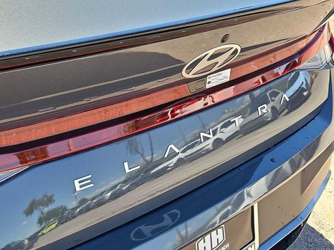 New 2025 Hyundai Elantra Sport FWD image 12