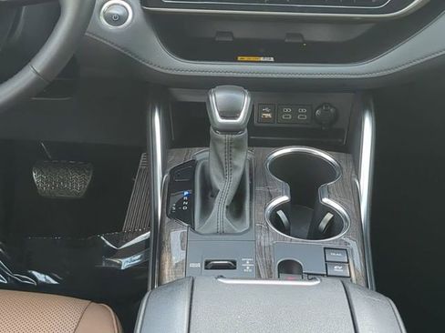 Certified 2025 Toyota Highlander Limited image 19