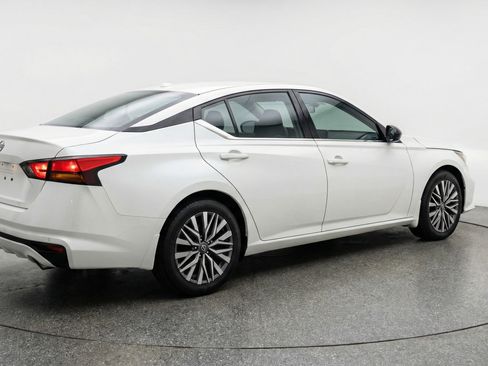Used 2025 Nissan Altima 2.5 SV FWD image 9
