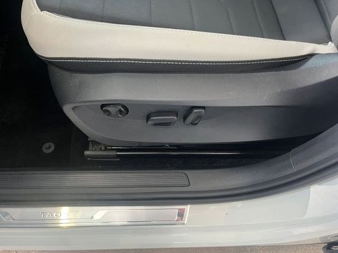 Used 2025 Volkswagen Taos SE image 22