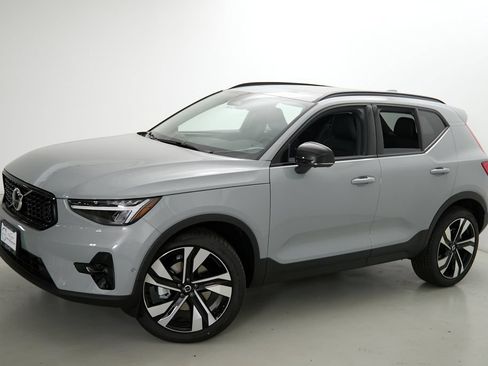 New 2026 Volvo XC40 B5 Plus w/ Protection Package Premier AWD/4WD image 3