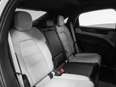 Certified 2024 Porsche Cayenne Coupe AWD/4WD image 23