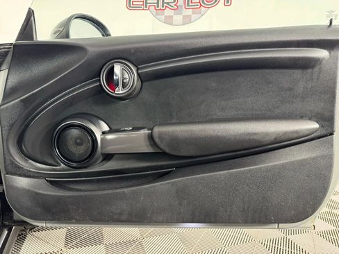 Used 2016 MINI Cooper 2-Door Hardtop image 32