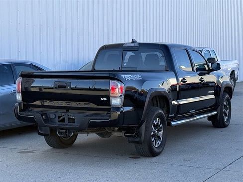 Used 2022 Toyota Tacoma TRD Off-Road w/ Technology Package image 4