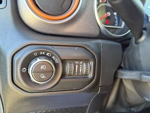 Used 2021 Jeep Gladiator Mojave image 18