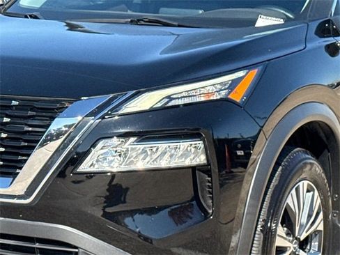 Used 2023 Nissan Rogue SV image 5