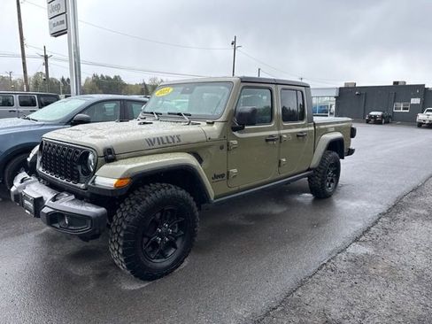 Used 2025 Jeep Gladiator Sport AWD/4WD image 1
