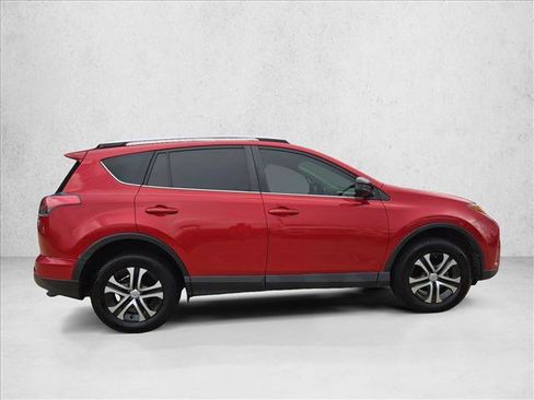 Used 2016 Toyota RAV4 LE FWD image 4